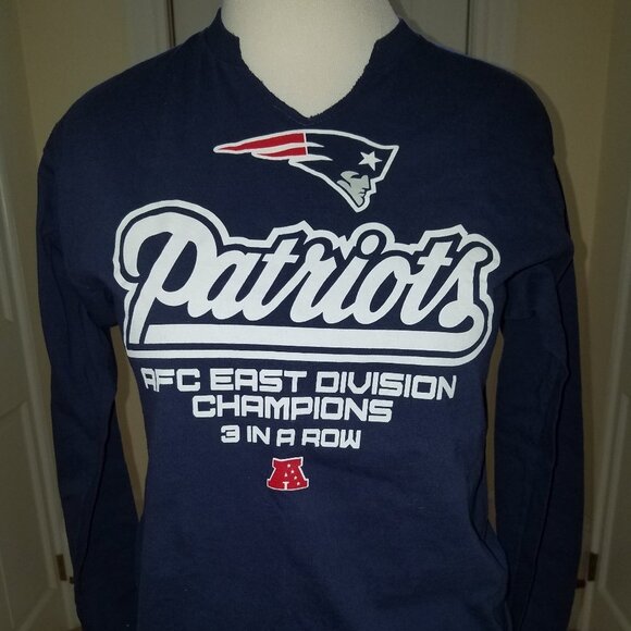 NFL Tops - NFL Patriots Long sleeve v neck shirt sz Med
